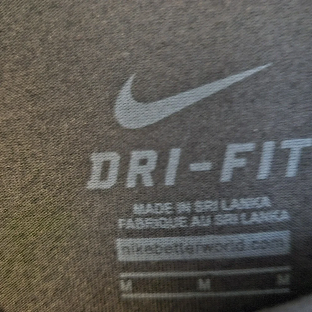 Nike Top‎ Size Medium Black And Gold T-Shirt